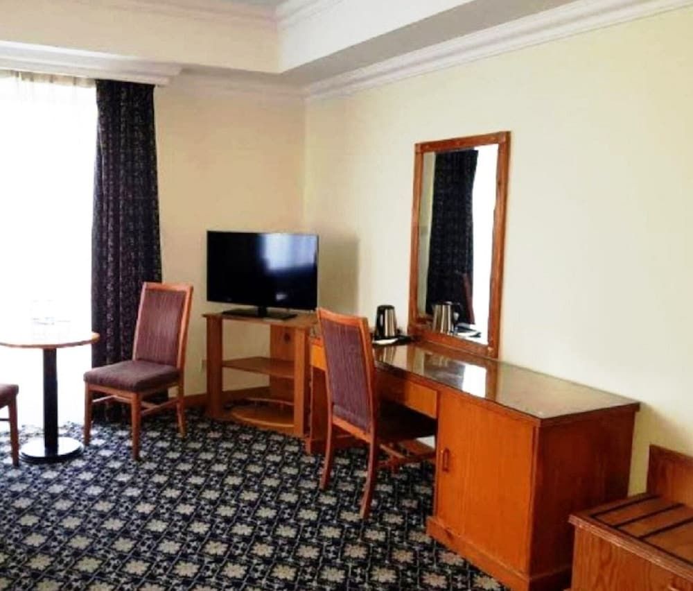 Phoenicia Tower Hotel Standard Twin Room, 2 Twin Beds 13