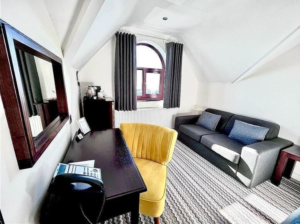 Executive, King, Twin and Sofa Bed, Sea View, Balcony