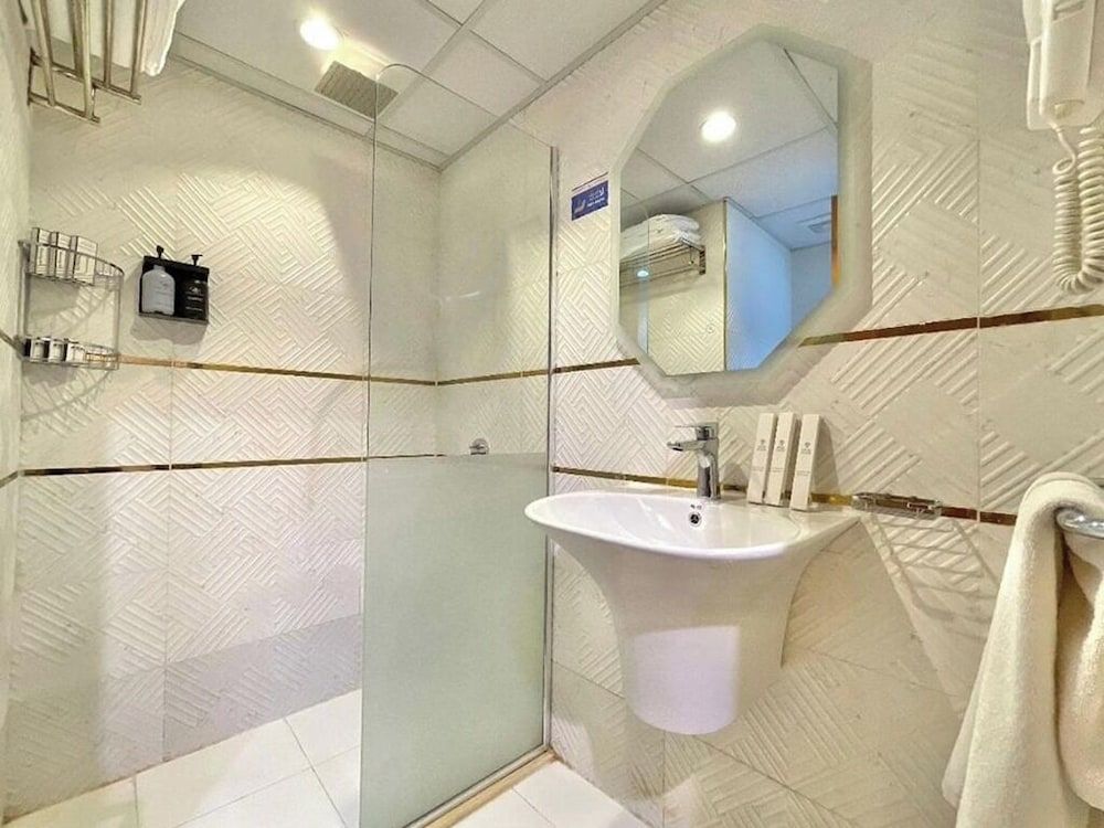 Standard Room (Quintuple Room, 5 single beds)