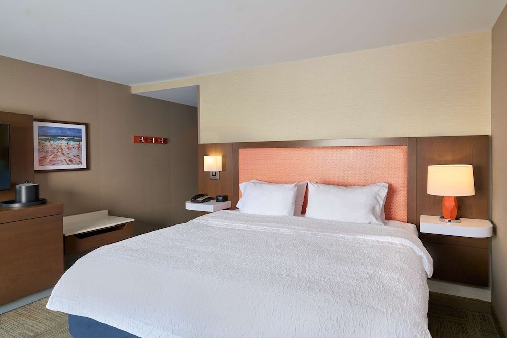 Room, 1 King Bed, Non Smoking (Drinks/Snacks)