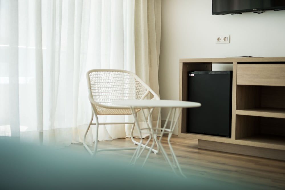 Blaumar Hotel Salou Premium Suite Mediterranea with Terrace Pool View (Spa Access) 4