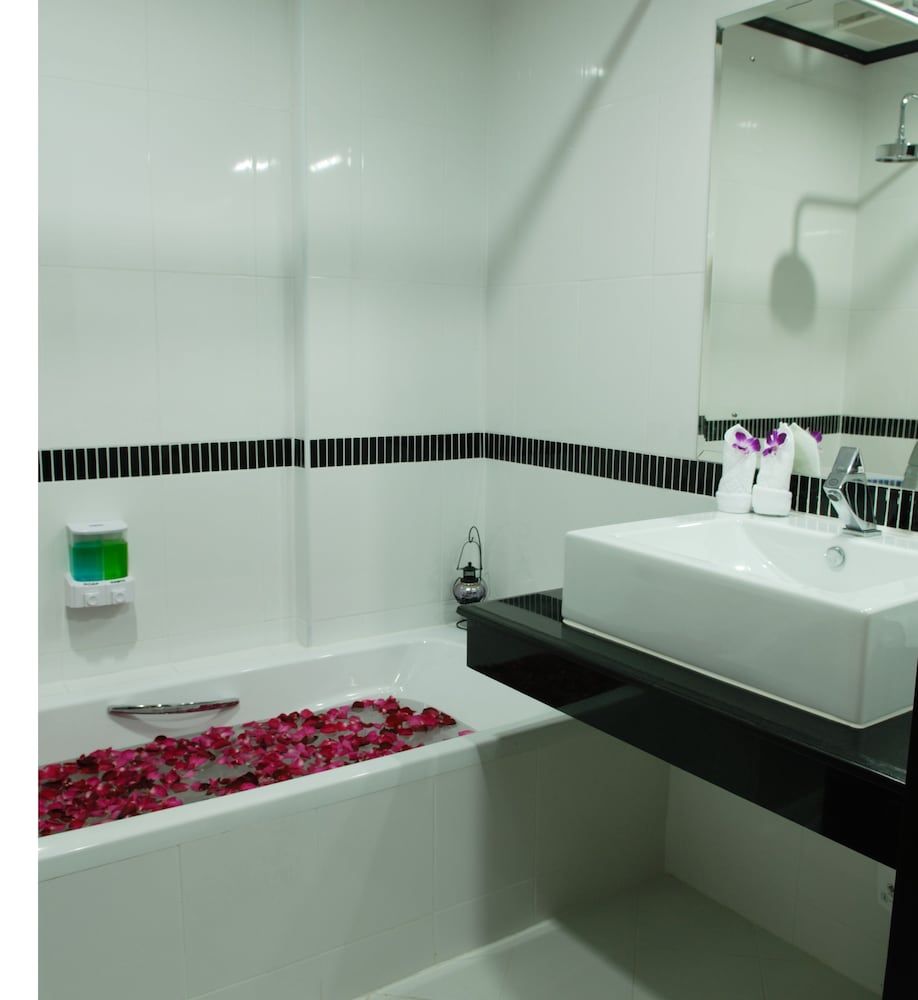 undefined First Residence Hotel 8