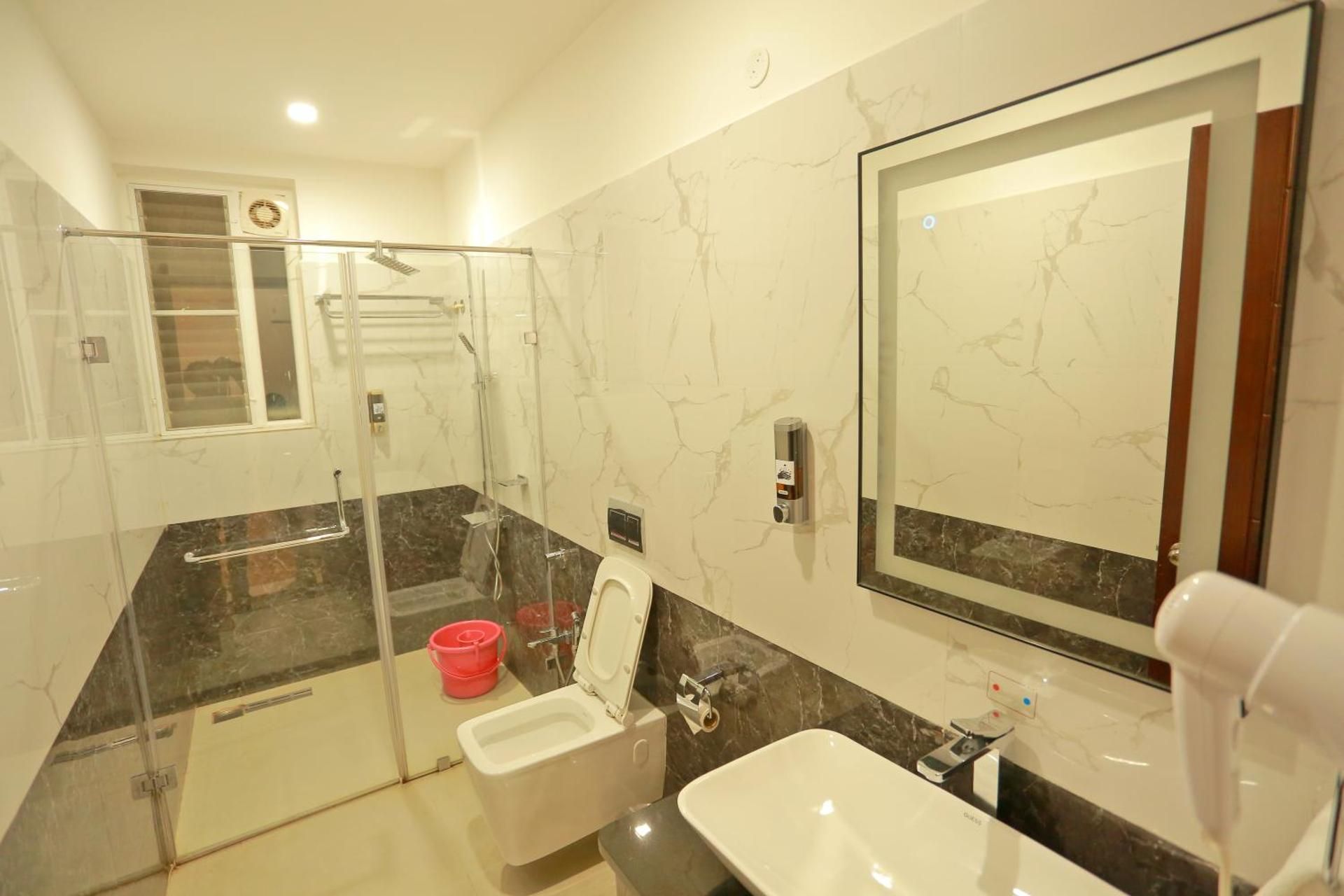 Grand Signature Hotel and Spa Standard Room Non AC 4