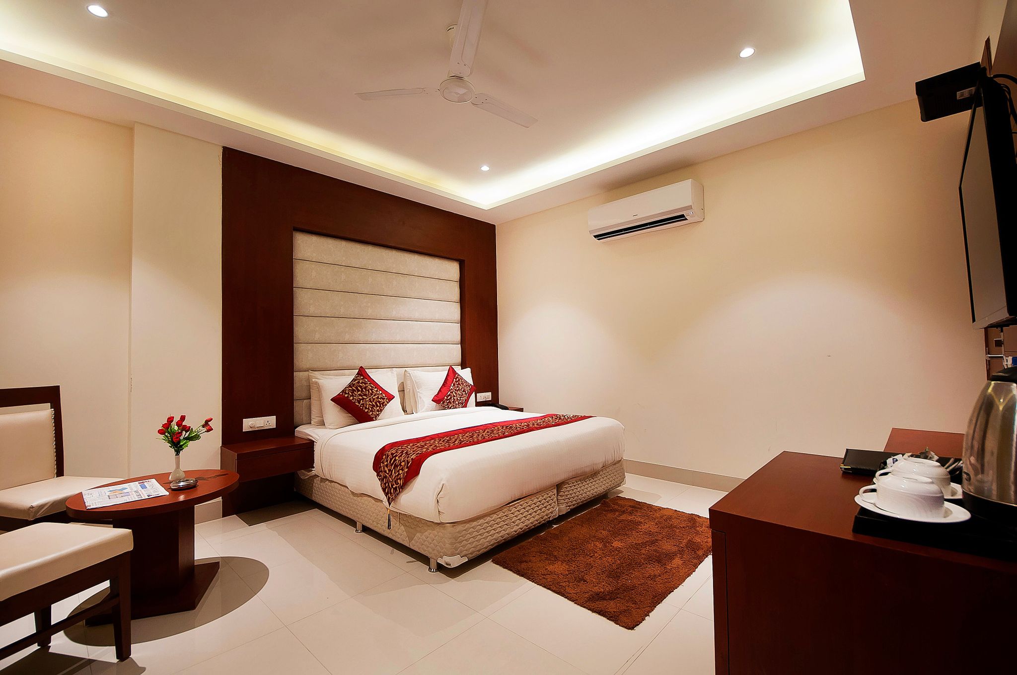 Hotel Z Suite Near Delhi Airport Deluxe Room with Free Parking 5