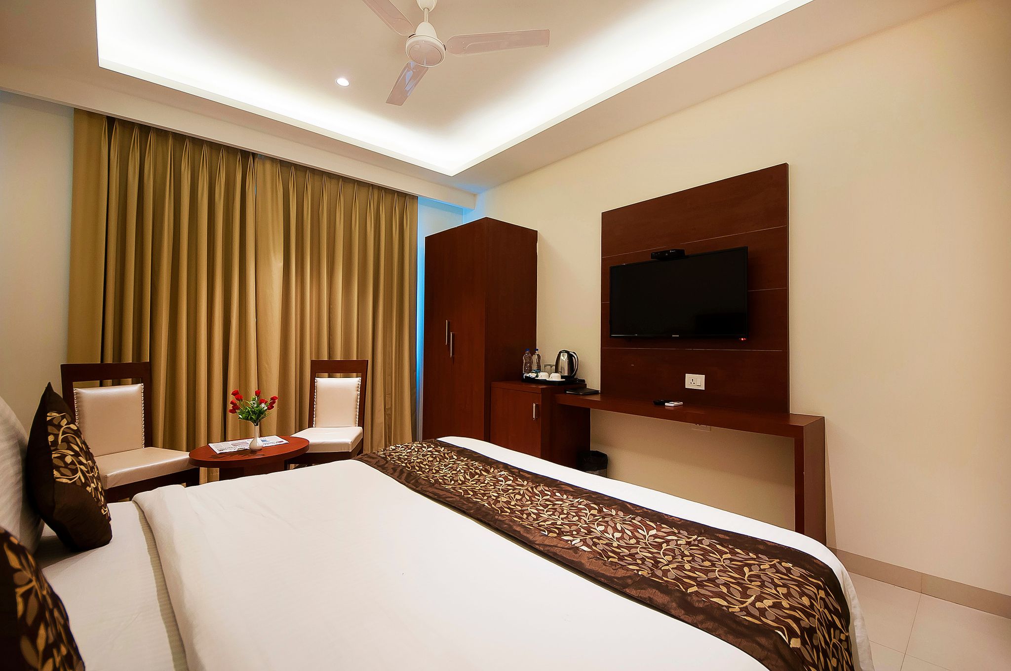 Hotel Z Suite Near Delhi Airport Executive Room with FREE Airport Drop 5