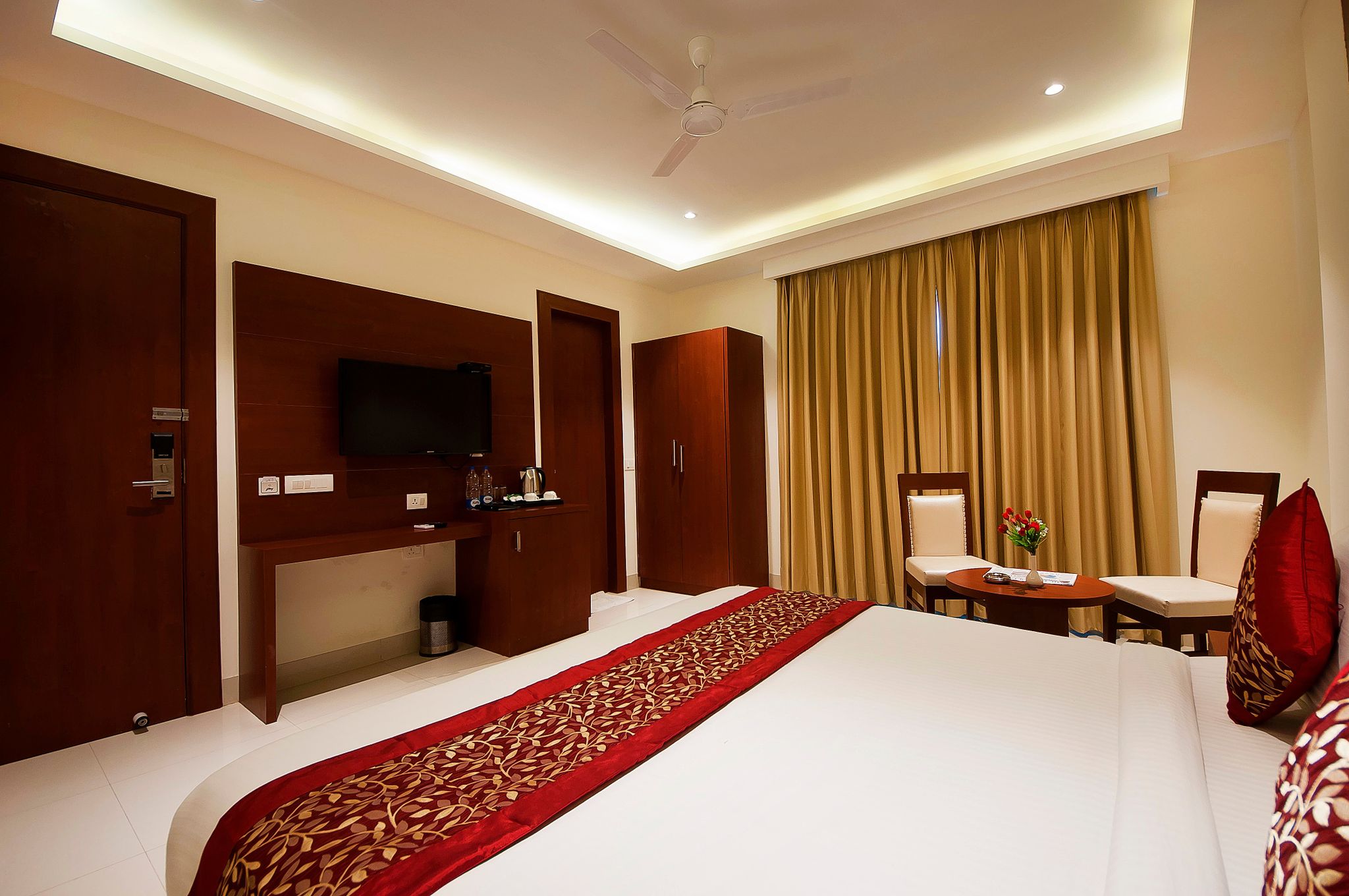 Hotel Z Suite Near Delhi Airport Deluxe Room with Free Parking 10