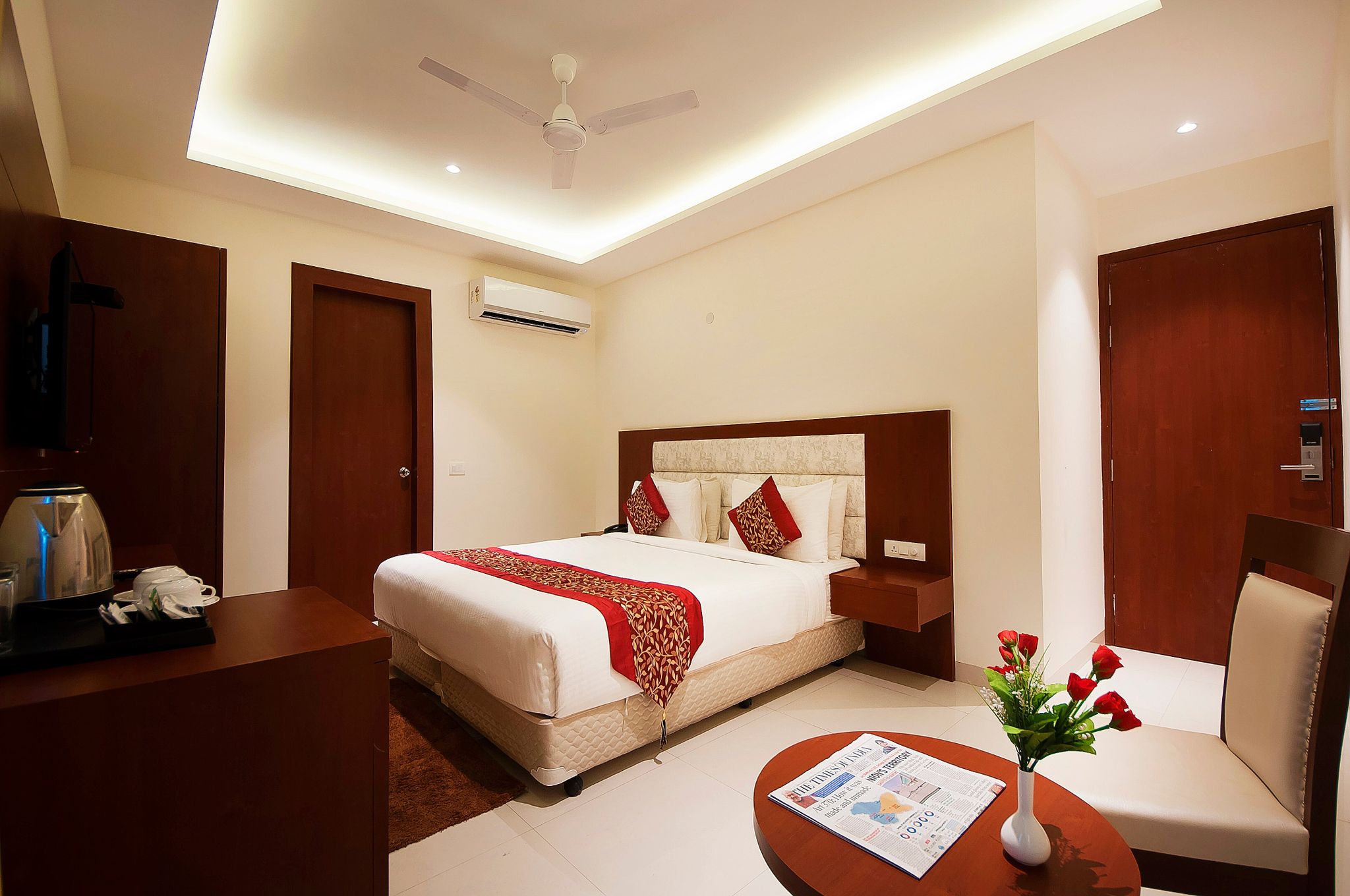 Hotel Z Suite Near Delhi Airport Deluxe Room with Free Parking 2