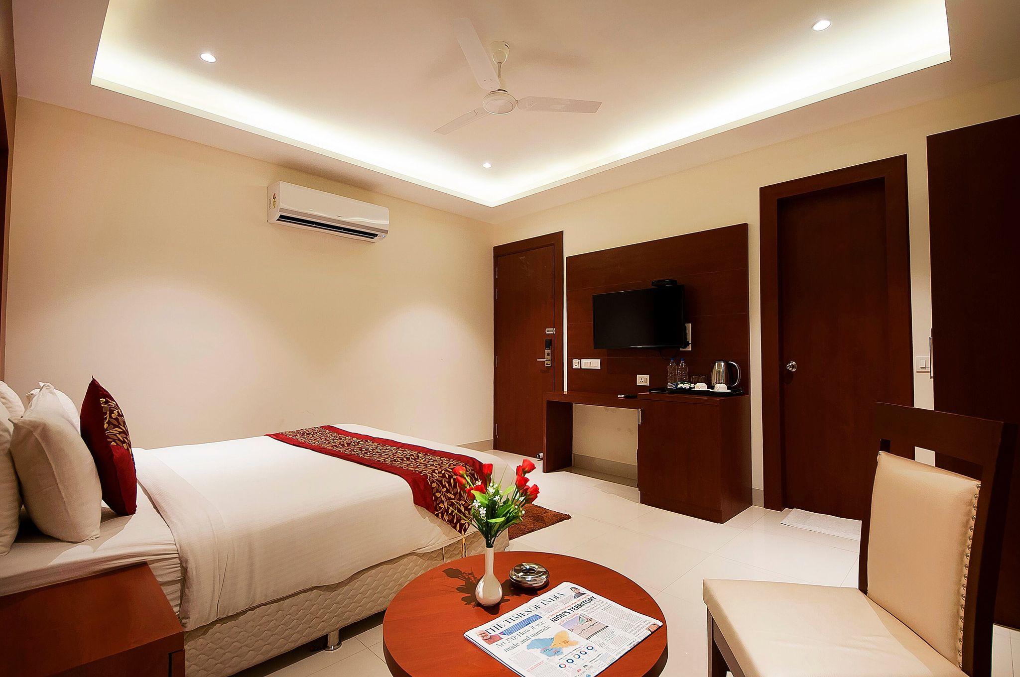 Hotel Z Suite Near Delhi Airport Deluxe Room with Free Parking 11