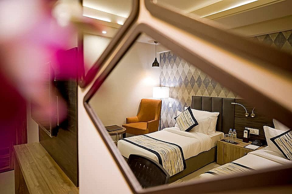Regenta Central Noida, Sector 49 Deluxe Double Room  8