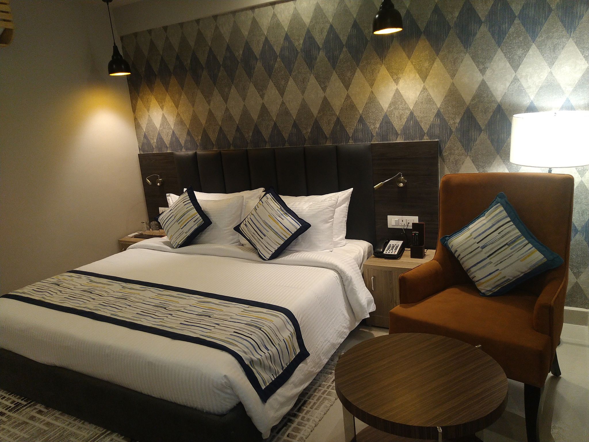 Regenta Central Noida, Sector 49 Deluxe Double Room  5
