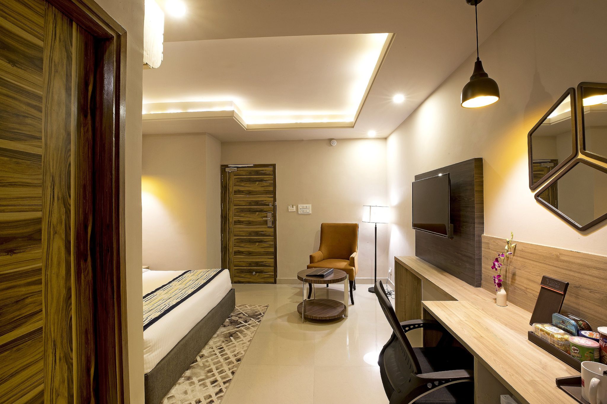 Regenta Central Noida, Sector 49 Deluxe Double Room  13