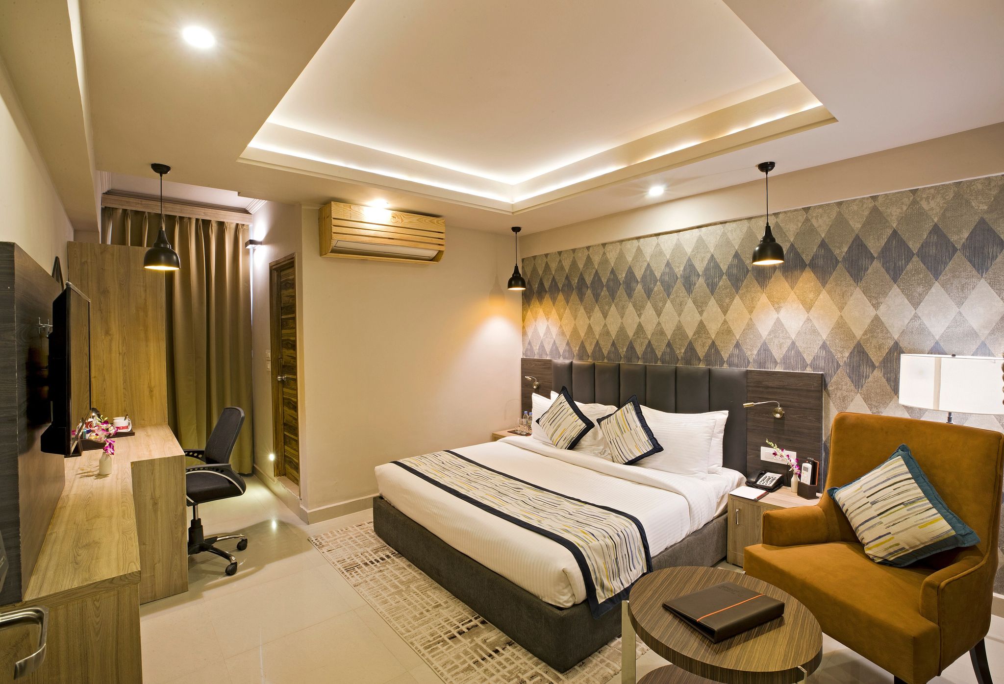 Regenta Central Noida, Sector 49 Deluxe Double Room  7