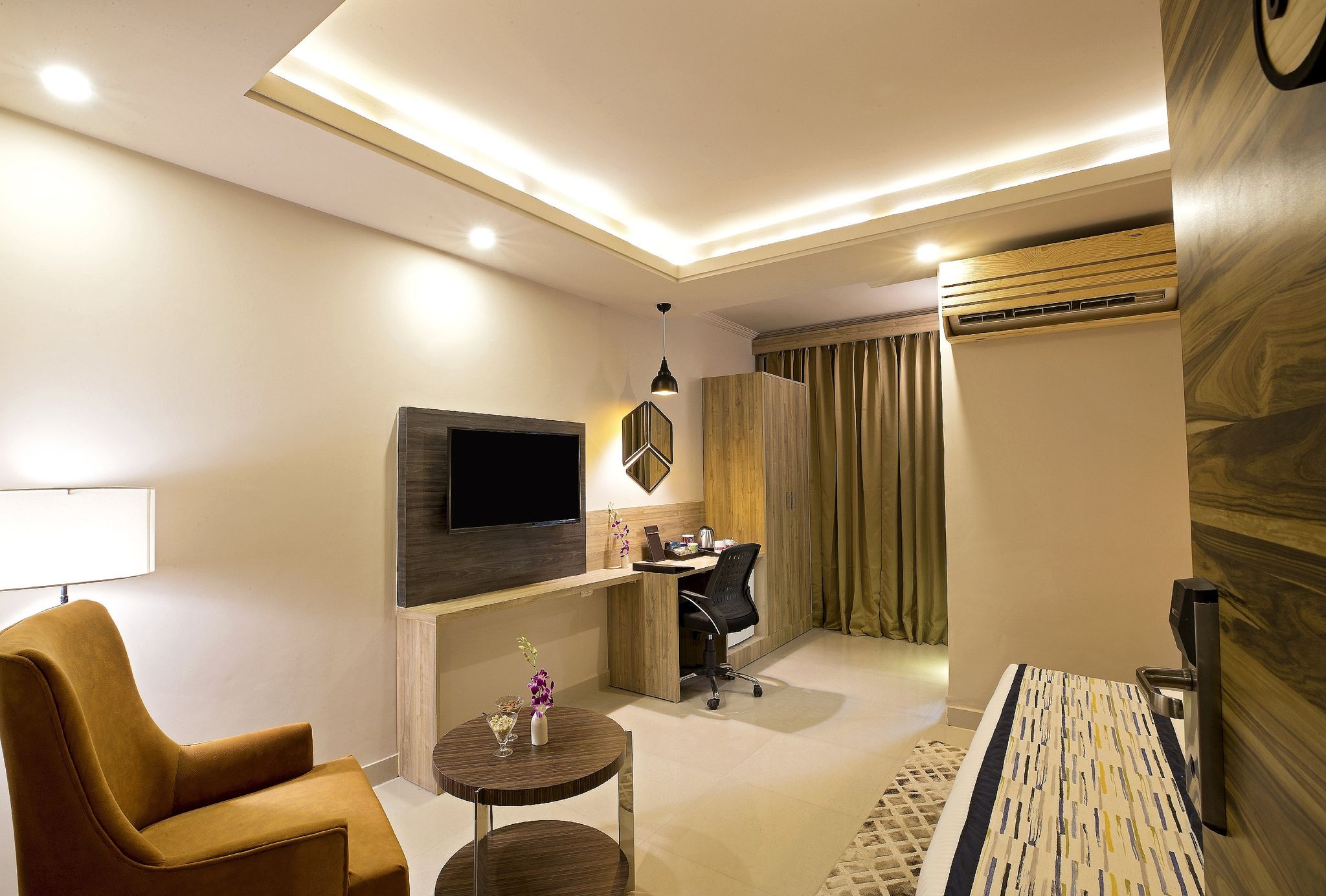 Regenta Central Noida, Sector 49 Deluxe Double Room  12
