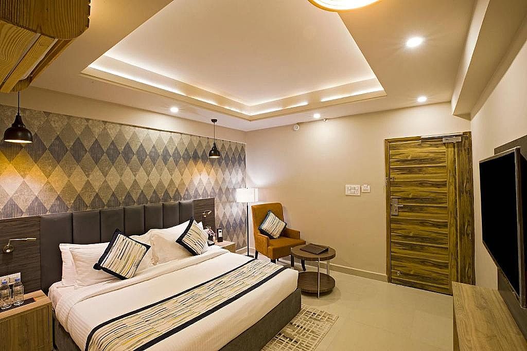 Regenta Central Noida, Sector 49 Deluxe Double Room  4