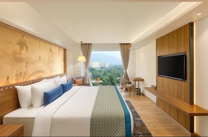 Superior Twin City View Room