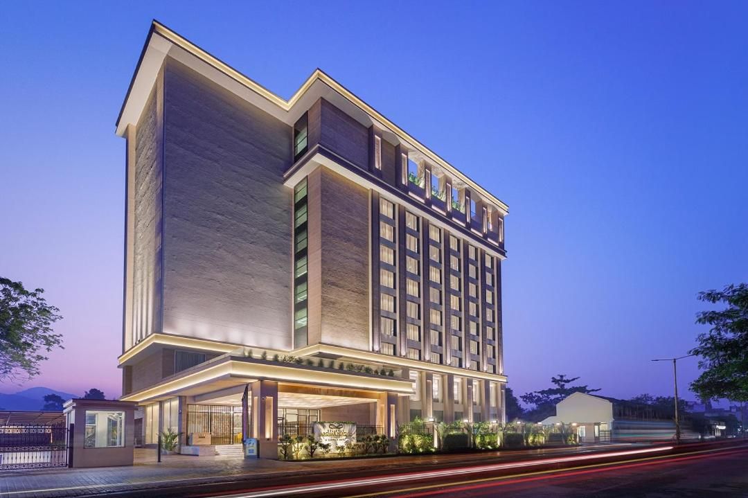 undefined Bellevue Sarovar Portico