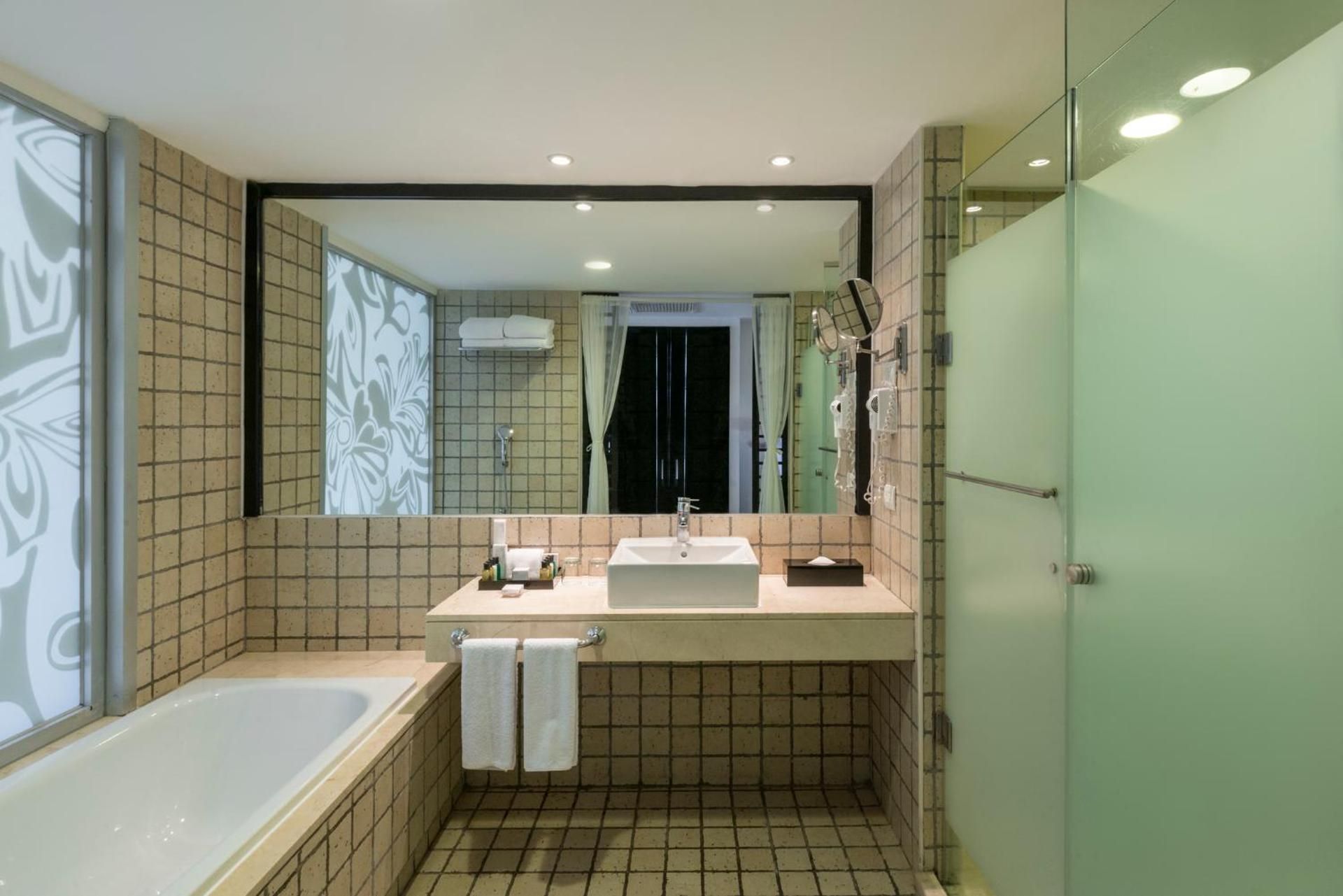 Daisy Junior Suite Familiar with Garden View