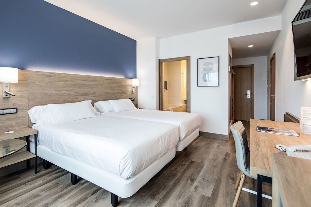 Deluxe Twin Room with Parking