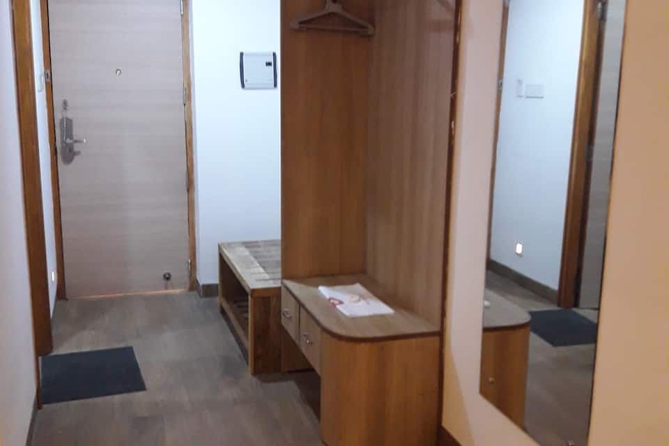 Cosmopolitan Hotel Standard A/C 4