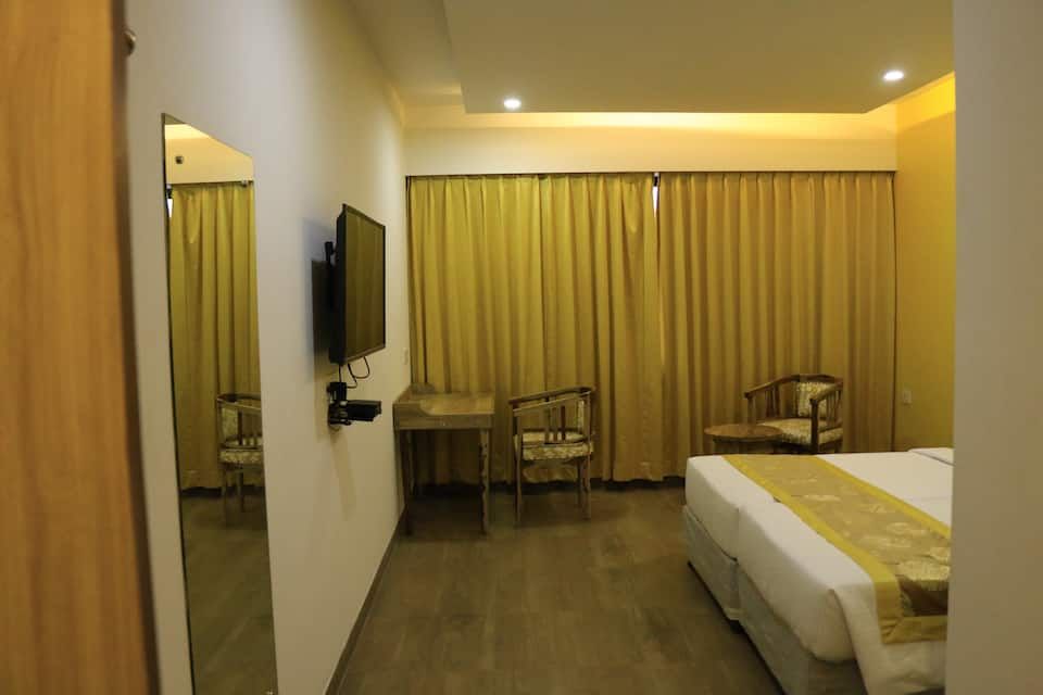 Cosmopolitan Hotel Standard A/C 2