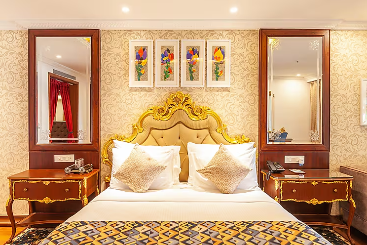 Deluxe Suites with Balcony & Bathtub