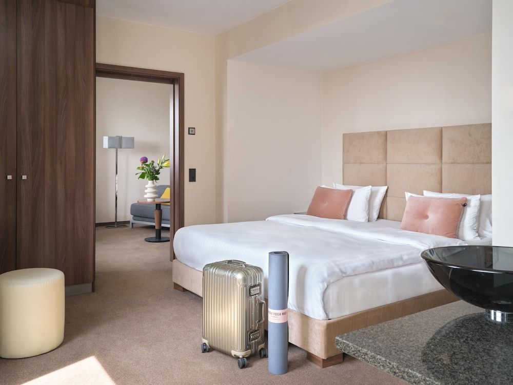 Signature Suite
