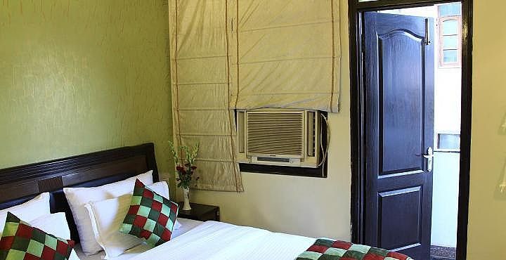 Hotel Shimla Heritage ( Near BLK Hospital) Super Deluxe Room with Balcony 4