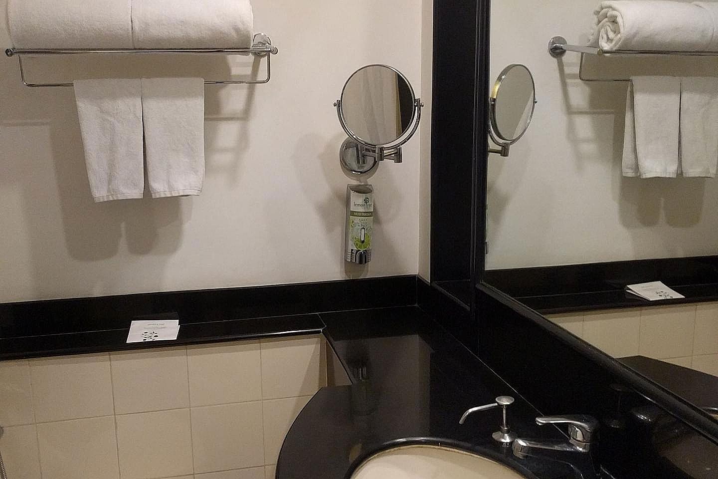 Lemon Tree Premier, New Town, Kolkata Deluxe King 4