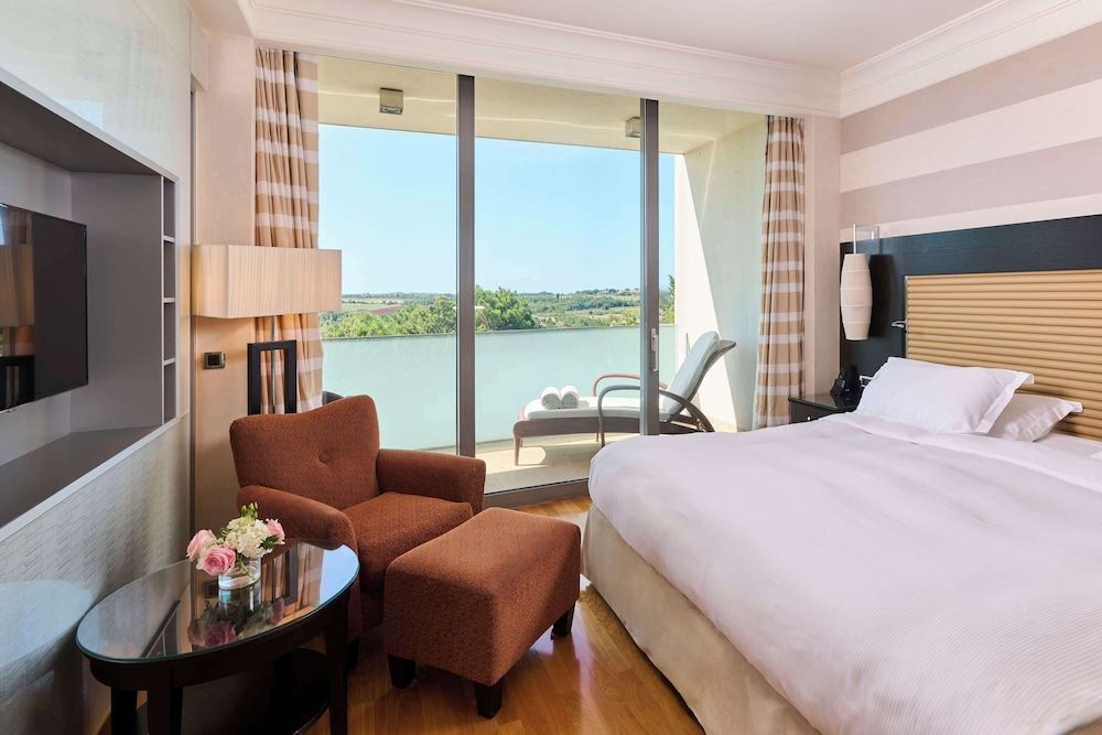 Suite (Family Suite Olive Garden View)