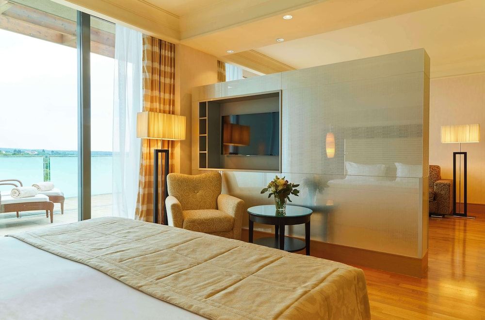 Suite (Junior Suite Olive Garden View)