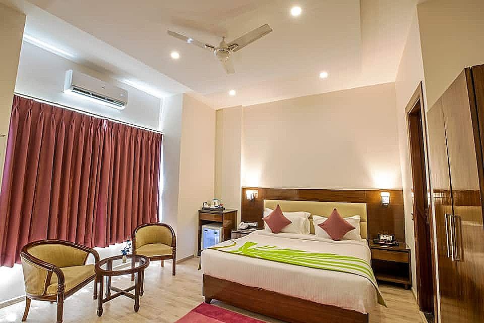 Deluxe Double Room with Aravali View