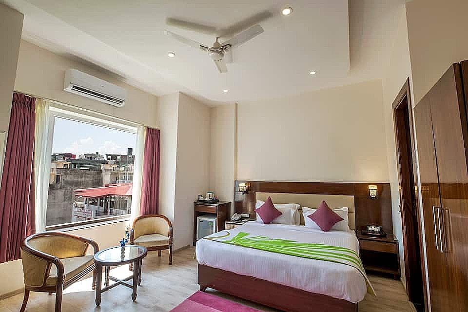 Deluxe Double Room with Aravali View