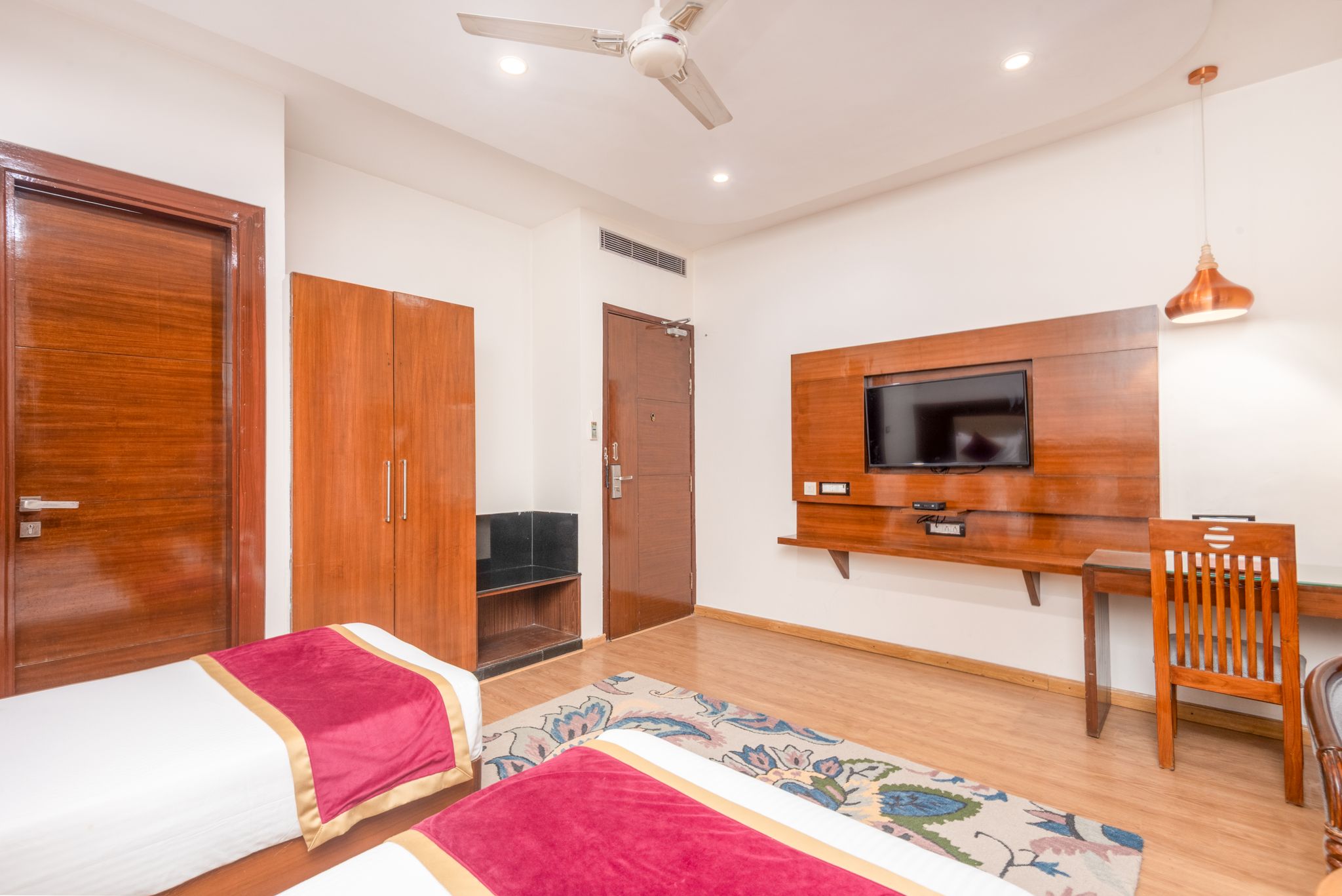 DLS Hotels on The Ganges Deluxe Twin Room 4