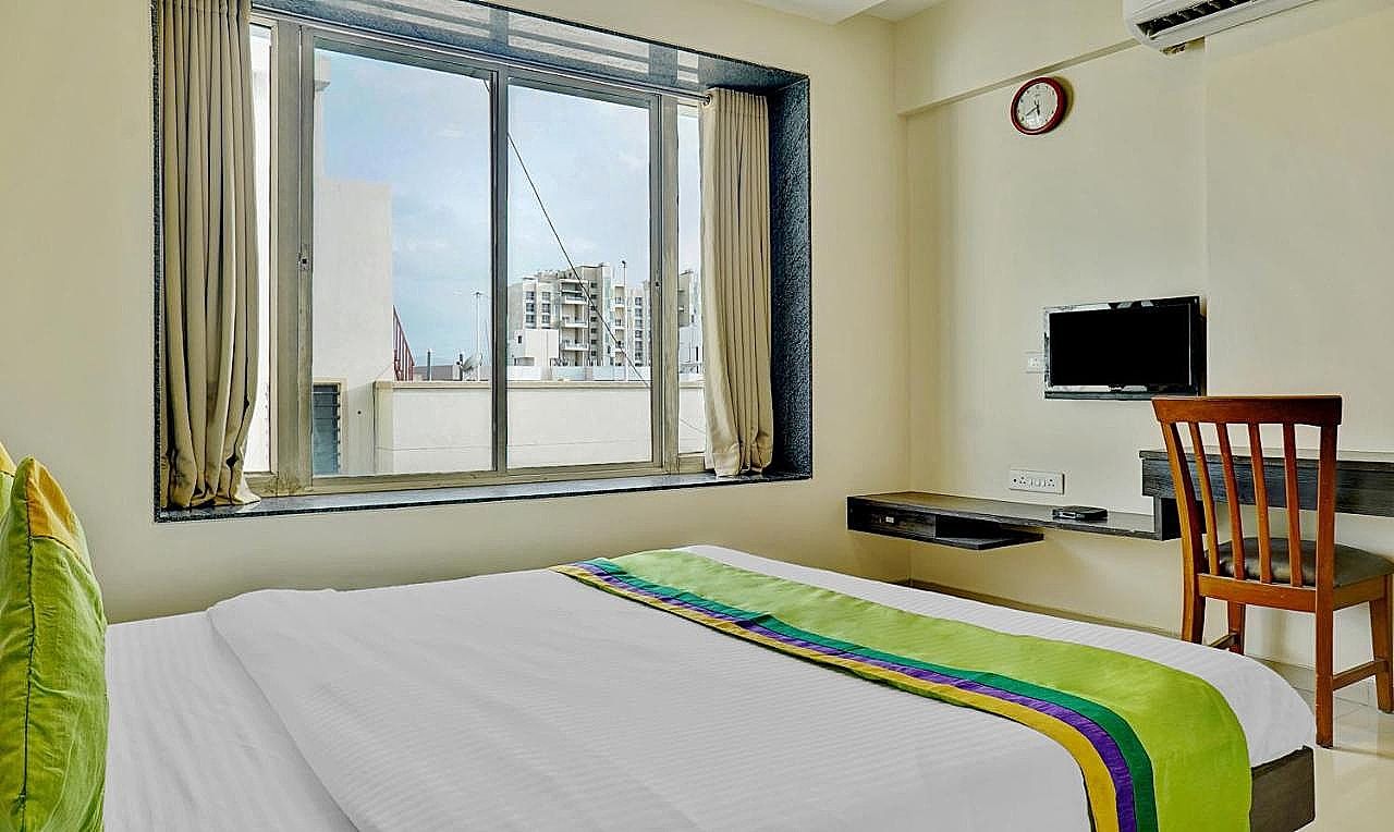 Treebo Bhagyashree Executive Deluxe Double Room 2