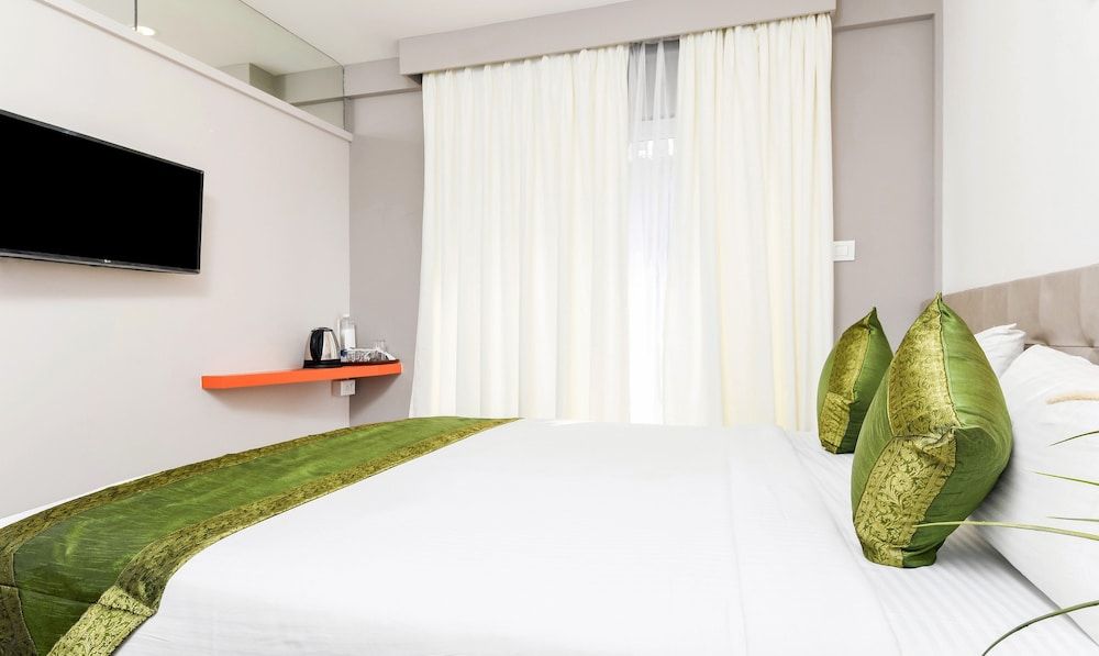 Standard Room, 1 Queen Bed, City View