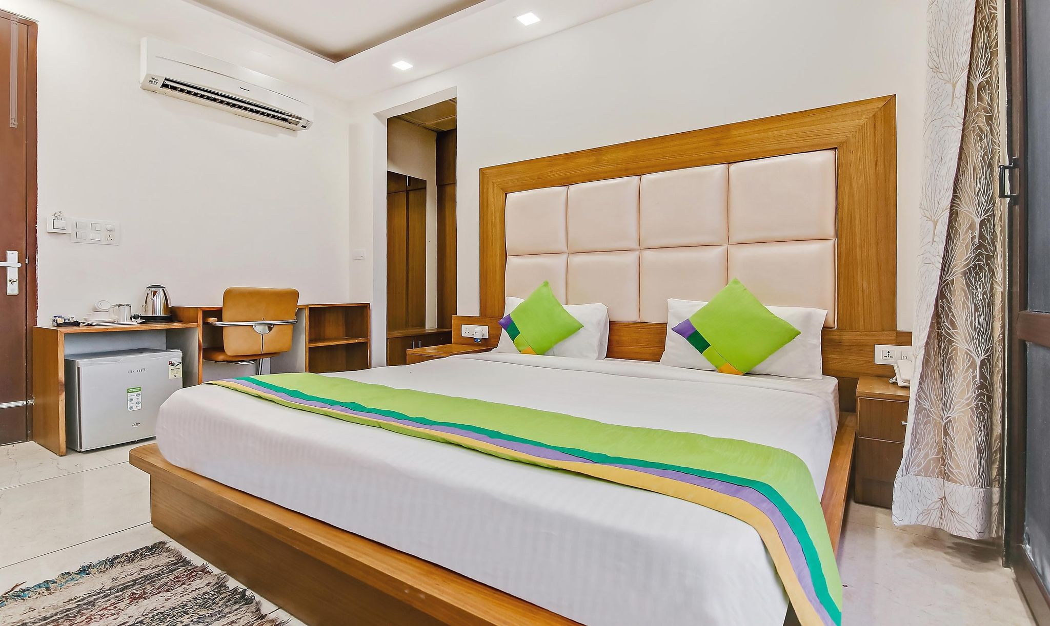 Treebo Trend Amexx Residency Sector 27 Deluxe Double Room