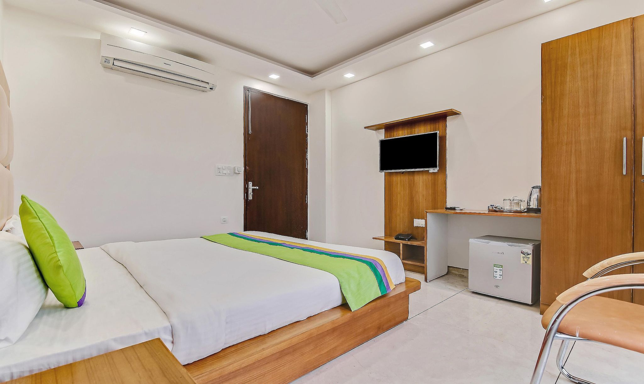 Treebo Trend Amexx Residency Sector 27 Standard Double Room 4