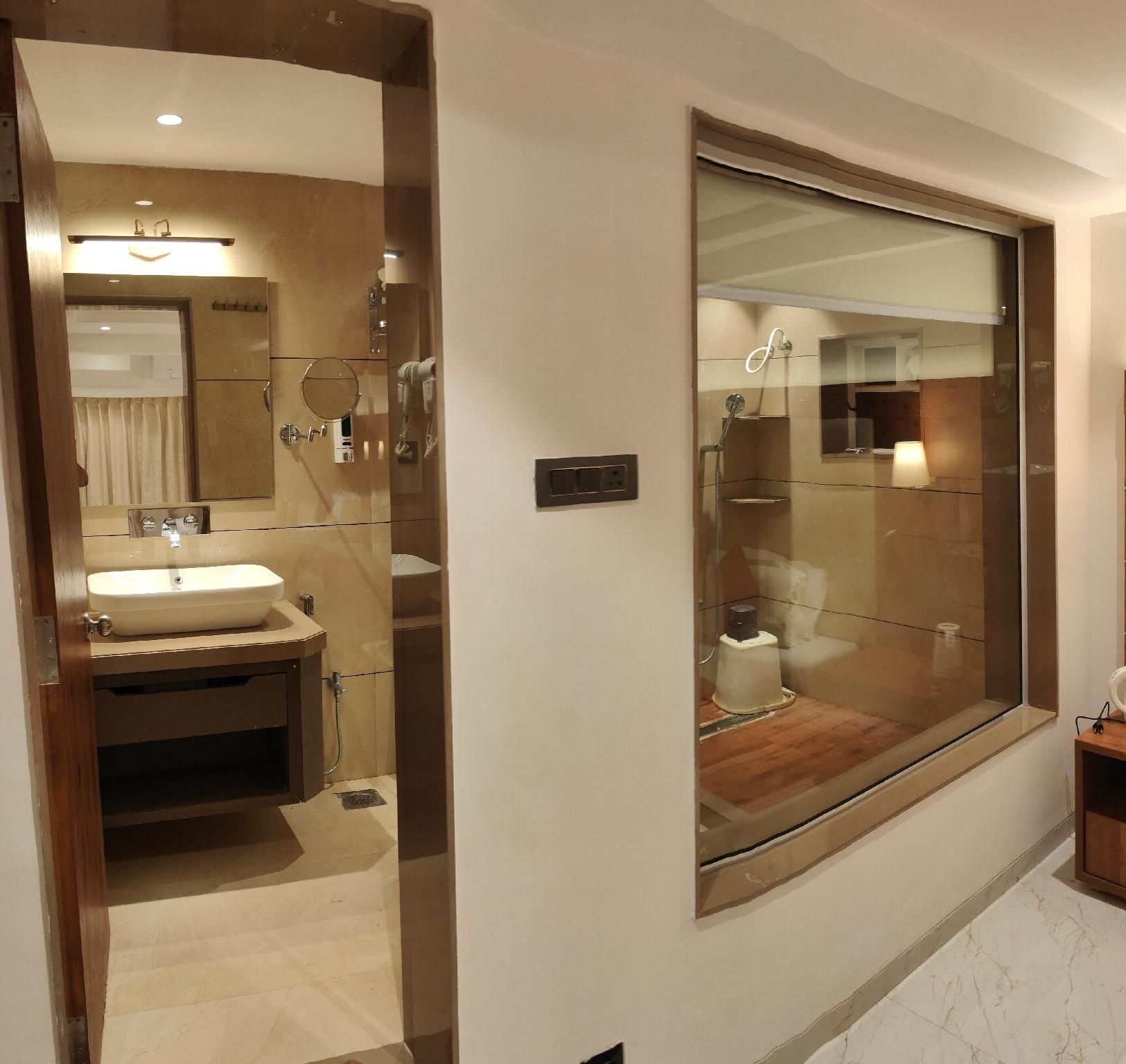 Hotel Anand Palace Deluxe Double Room AC 6