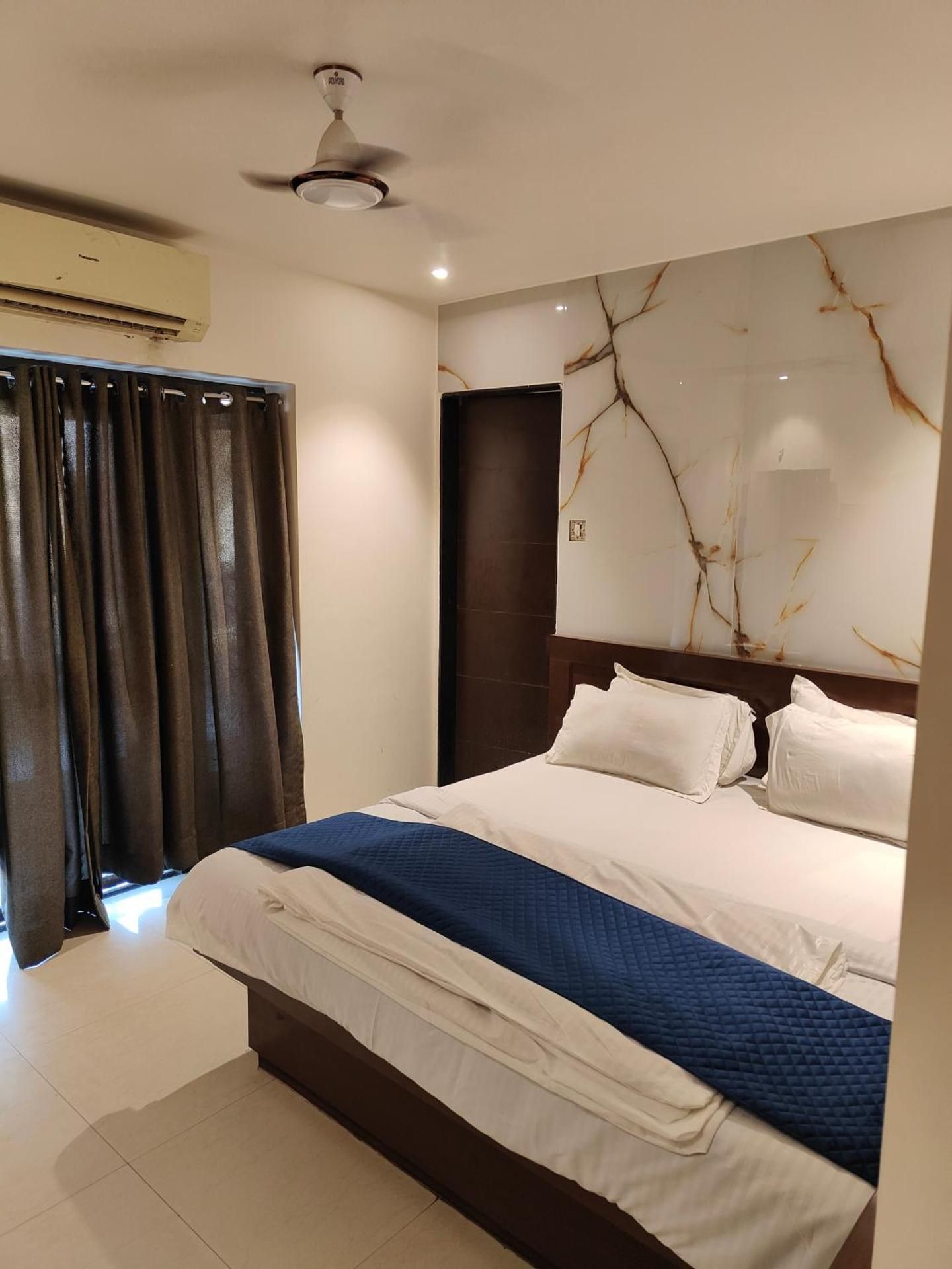 Hotel Anand Palace Deluxe Double Room AC 3