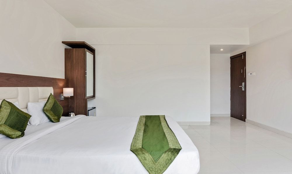 Treebo Trend Staycation Holiday Deluxe Room, 1 Queen Bed, Non Smoking 3