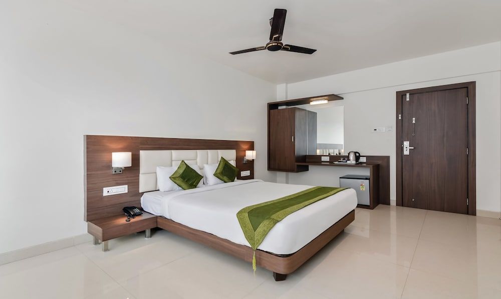 Treebo Trend Staycation Holiday Premium Room, 1 Queen Bed, Non Smoking 5