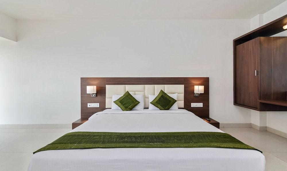 Treebo Trend Staycation Holiday Premium Room, 1 Queen Bed, Non Smoking 3