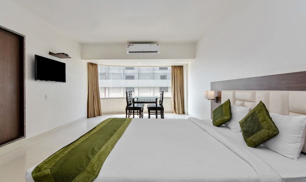 Treebo Trend Staycation Holiday Premium Room, 1 Queen Bed, Non Smoking 7