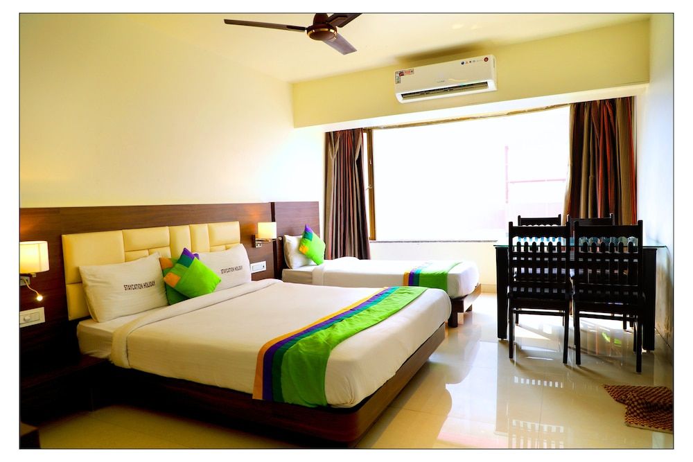 Treebo Trend Staycation Holiday Premium Room, 1 Queen Bed, Non Smoking 11