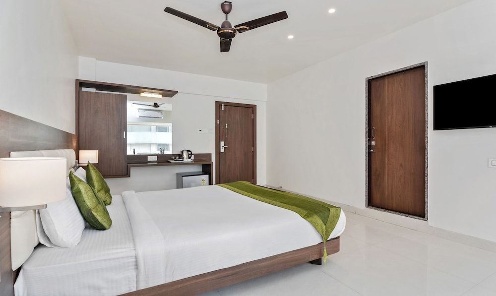 Treebo Trend Staycation Holiday Premium Room, 1 Queen Bed, Non Smoking 4