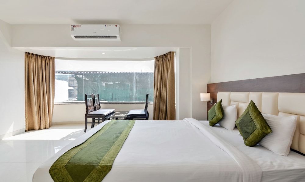 Treebo Trend Staycation Holiday Deluxe Room, 1 Queen Bed, Non Smoking 5
