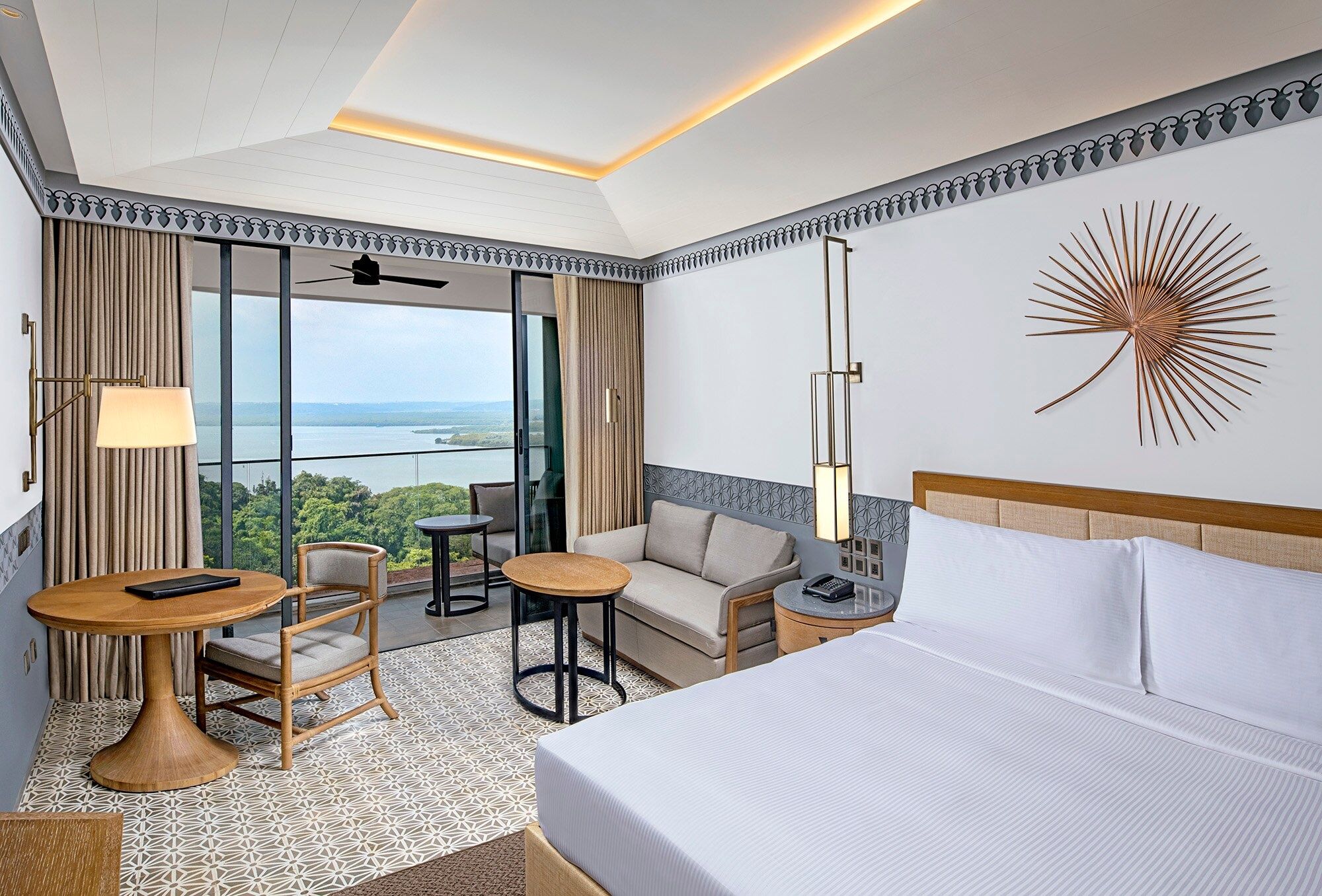 Executive Room with 1 King Bed and River View and Balcony