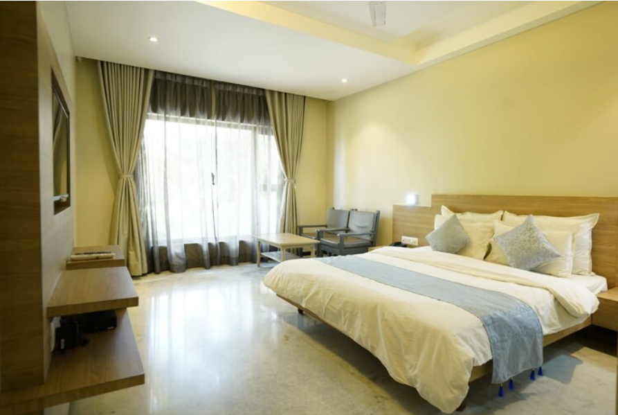 Hotel Hrushikesh Deluxe Double Bed 4