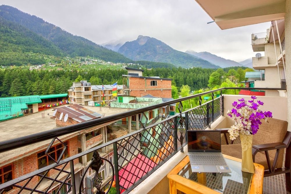 Hotel Monarch Residency Manali Club Room 8