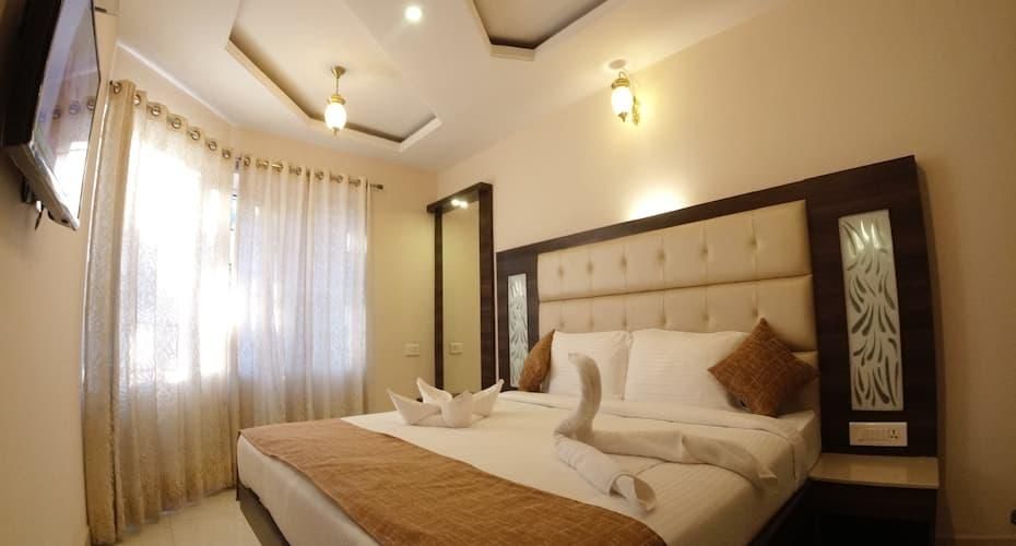 Hotel Carnation Deluxe Room